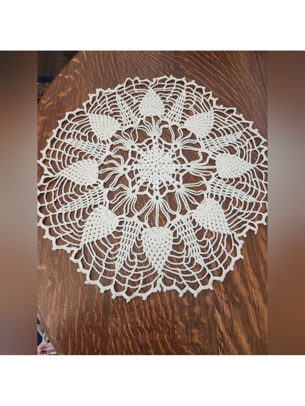Vtg Hand Crocheted Pineapple Design Centerpiece Doily